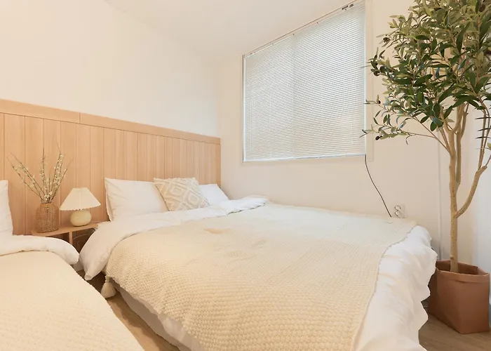 Apartment #ddp #dongdaemun #historyculturepark #dongmyo #jongno #gwangjangmarket #gyeongbokgungpalace #namsan #euljiro #noelevator *