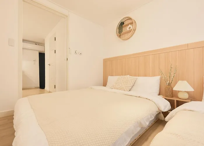 Apartment #ddp #dongdaemun #historyculturepark #dongmyo #jongno #gwangjangmarket #gyeongbokgungpalace #namsan #euljiro #noelevator *